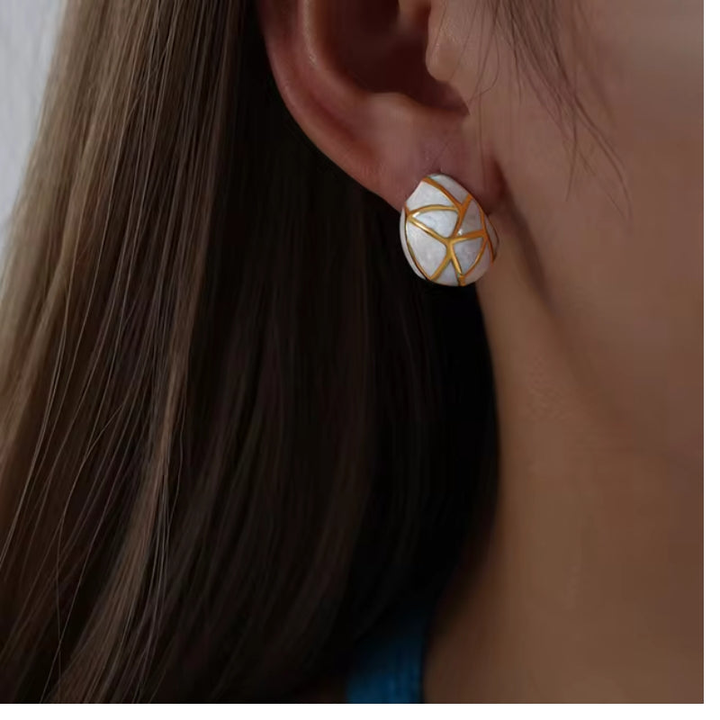 Pendientes Grandes en Titanium Esmaltados que no cambian de color- Blanco y Negro
