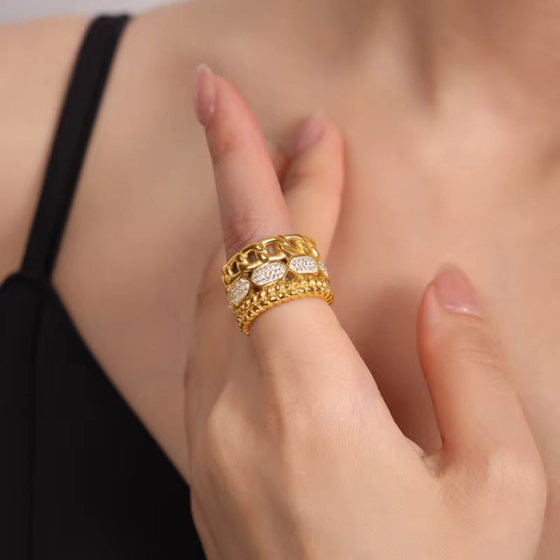 Anillo de Banda Ancha que no se Oxida – Lujo y Durabilidad para la Mujer Moderna
