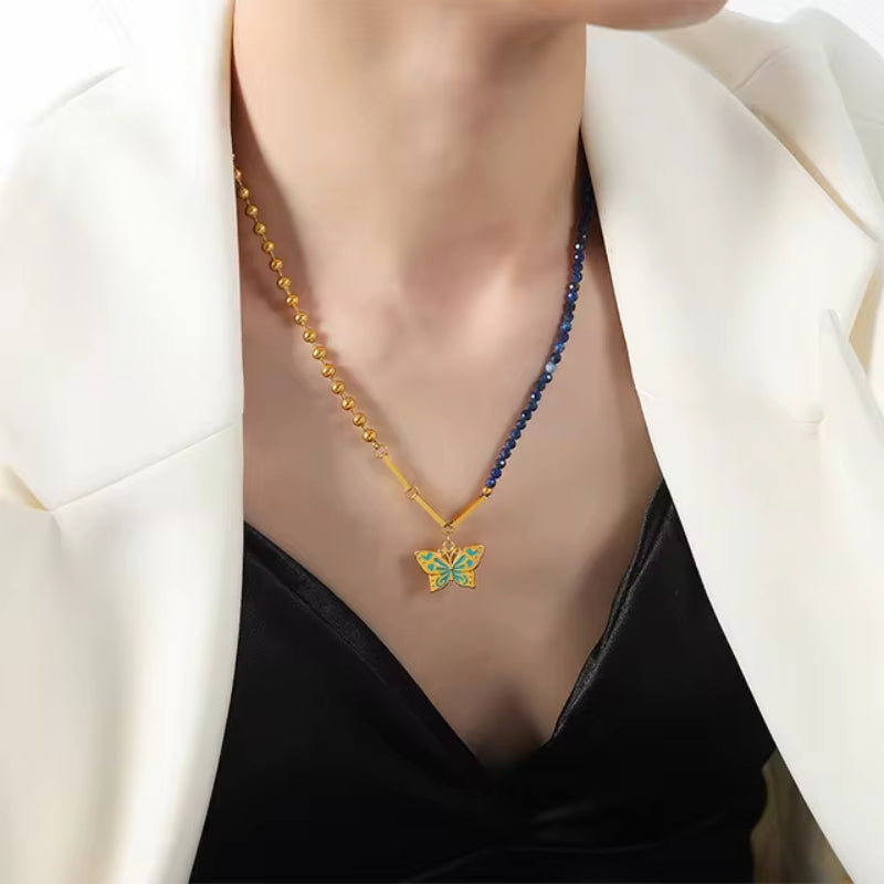Collar de Titanium Inoxidable de Mariposa con Lapislázuli: Un Toque de Elegancia y Transformación