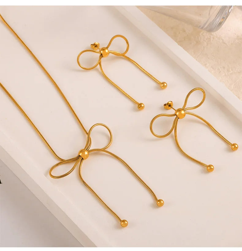 Conjunto de collar y pendiente de moños en acero 316L- No cambian de color