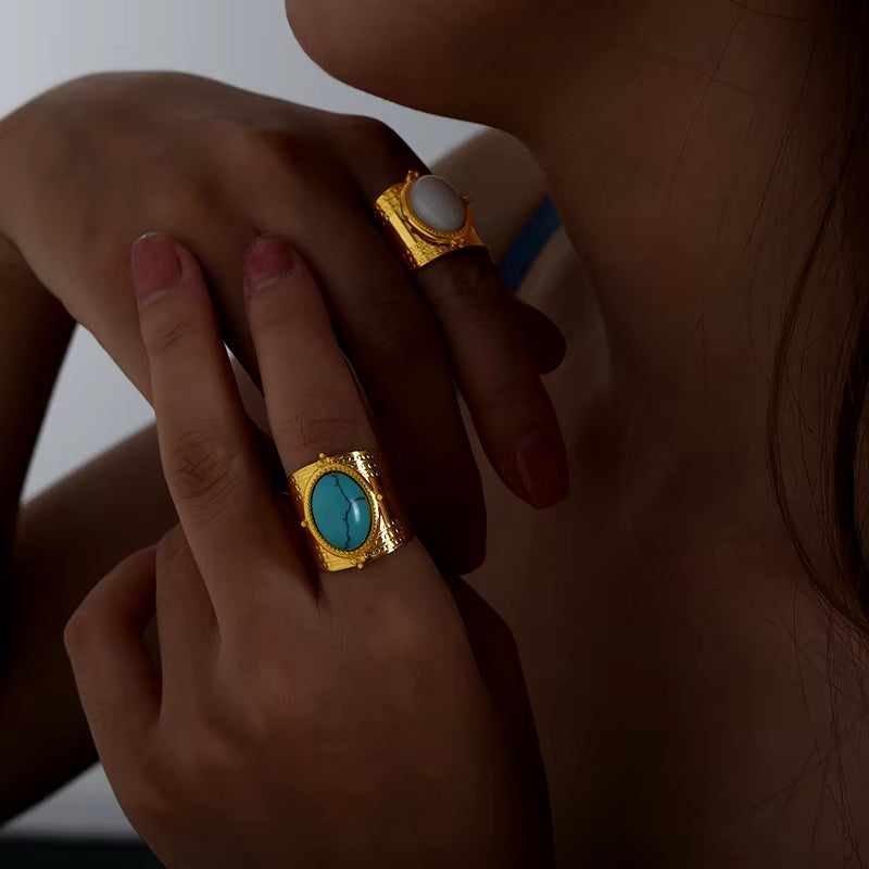 Anillos Retro de Titanio con Piedras Naturales Turquesa y Shirakai Blanca – Belleza Duradera y Significado Profundo