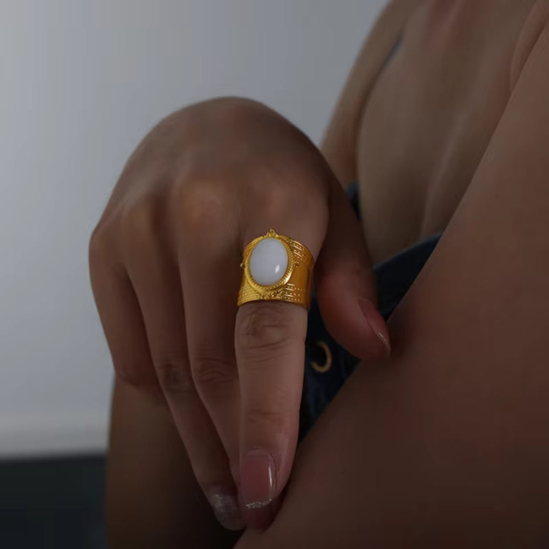 Anillos Retro de Titanio con Piedras Naturales Turquesa y Shirakai Blanca – Belleza Duradera y Significado Profundo